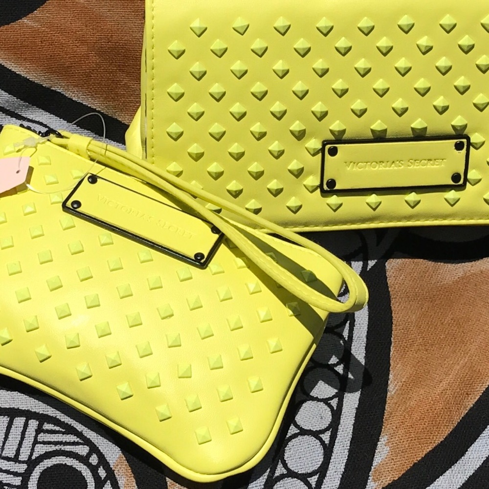 BOGO VS STUDDED WRISTLET AND MAKEUP 💄 BAG COMBO